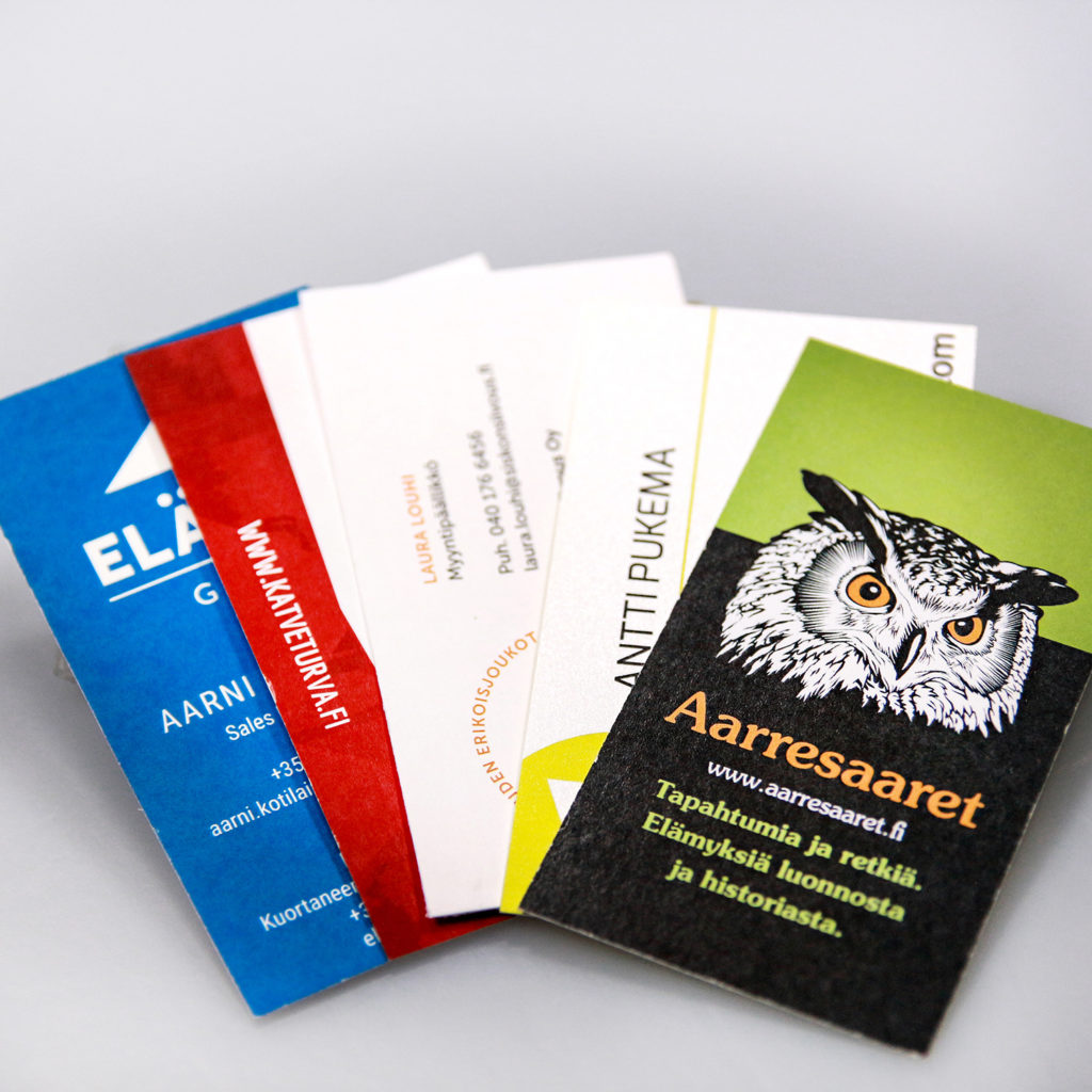 AM Digipaino tarjoaa monipuolisia käyntikorttiratkaisuja eri materiaaleilla.